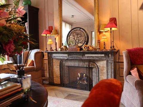 Custom Woodburning Fireplaces: Combining Aesthetics and PerformanceCustom Woodburning Fireplaces: Combining Aesthetics and Performance